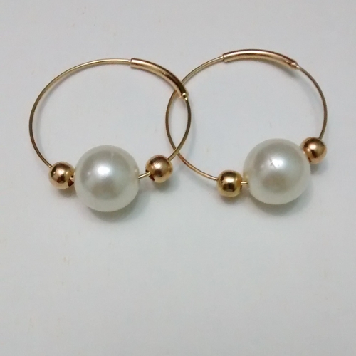 ARGOLLA EN LAMINADO LISA SENCILLA CON PERLA DORADO 30 MM ALD00181