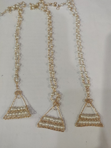 CADENA FABRICADA PERLAS ACRÍLICAS /VIRGEN DEL VALLE EN ALAMBRISMO CFL006111