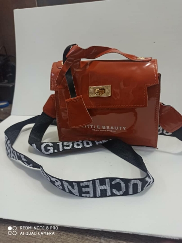 BOLSO TAPA/BROCHE DORADO BI PIEL BRILLANTE BOL000727