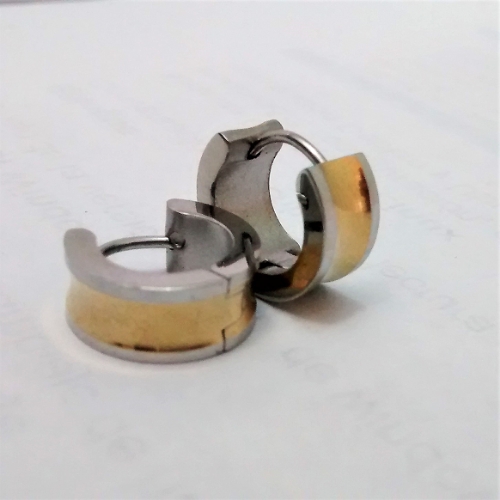 ARGOLLA EN ACERO HOGGY CENTRO LISO GRUESO , BORDE ESCARCHADO  13X7MM