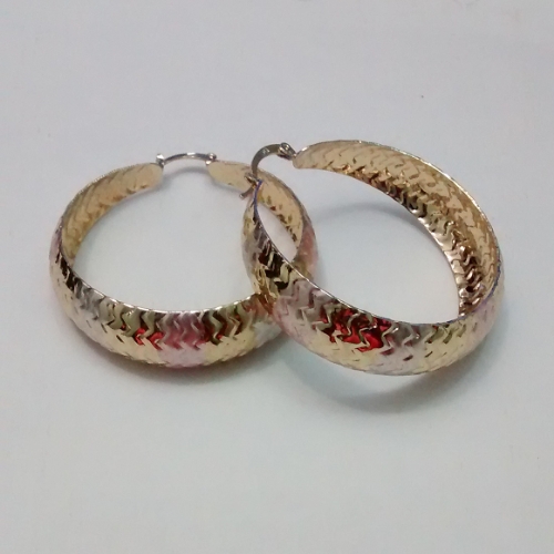 ARGOLLA EN LAMINADO LABRADA ZIG ZAG TIPO CANDONGA CON FRANJAS EN CARTIER MEDIANA ALD00019