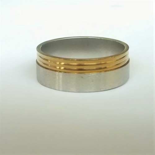 ANILLO DE ACERO AROS DE MATRIMONIO 1 LINEA PLATEADA GRUESA Y 3 LÍNEAS DORADAS 9X1MM ANA000129