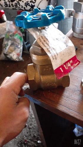 Llave paso metal de 1/4 ..Price Pfister