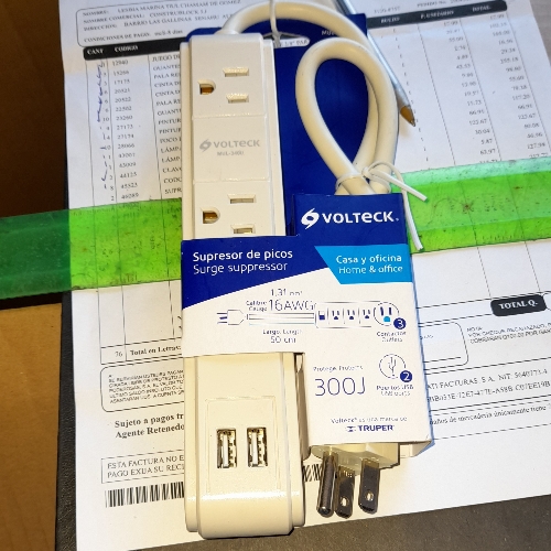 Regleta, supresor de 3 entradas con 2 USB.