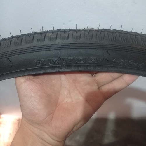 Coraza 28X1 kenda negra