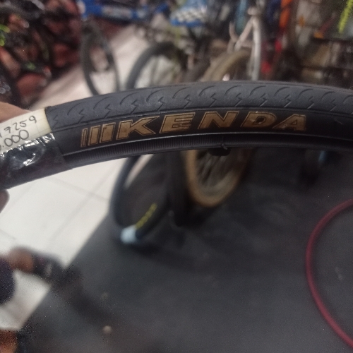 Coraza 700 kenda negra