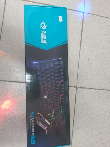 Teclado gamer Cadeve 9122