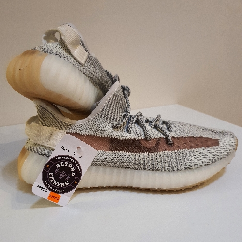 Adidas Yeezy No 26.5