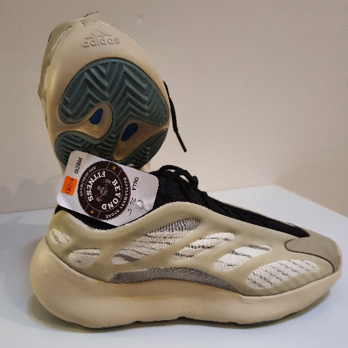Adidas 700 No 26.5