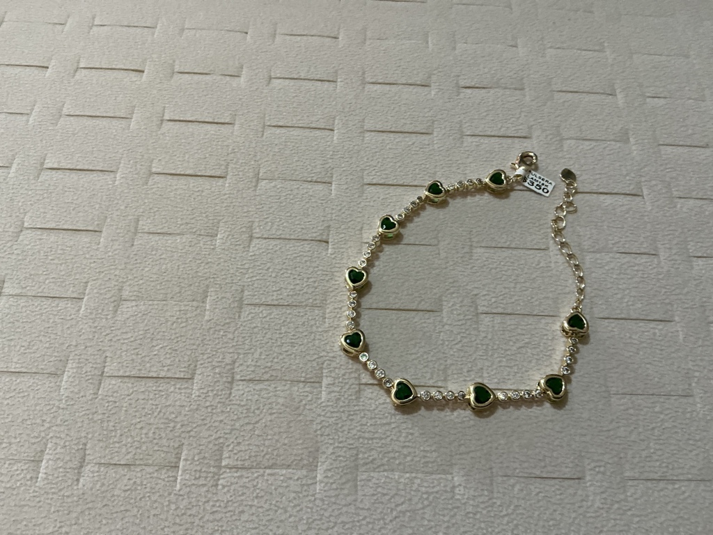 Pulsera dorada corazones verdes