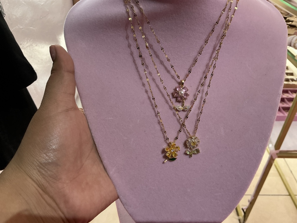 Collar flor acero