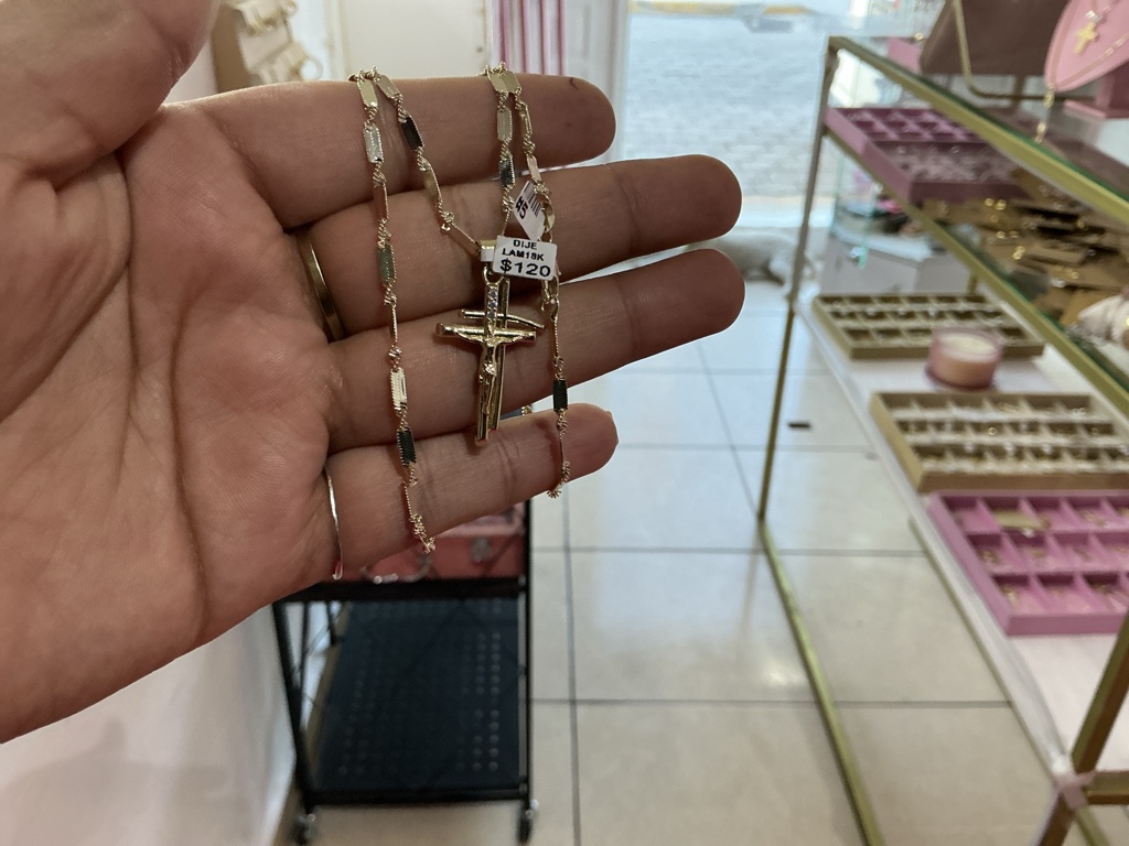 Collar cruz