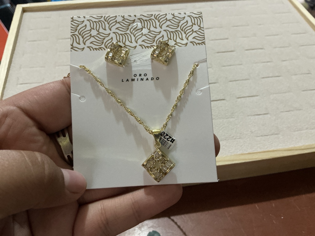 Oro laminado dije y aretes dorados