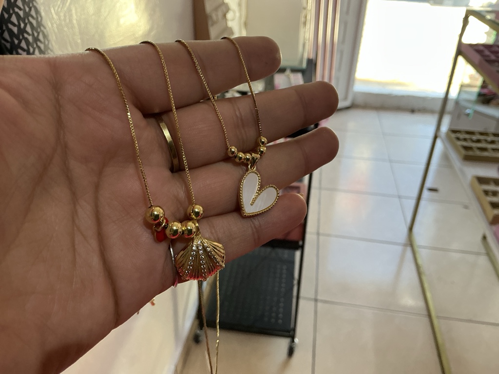 Collar bolas