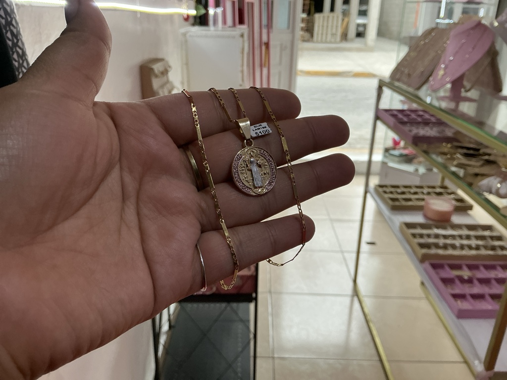 Collar san Benito