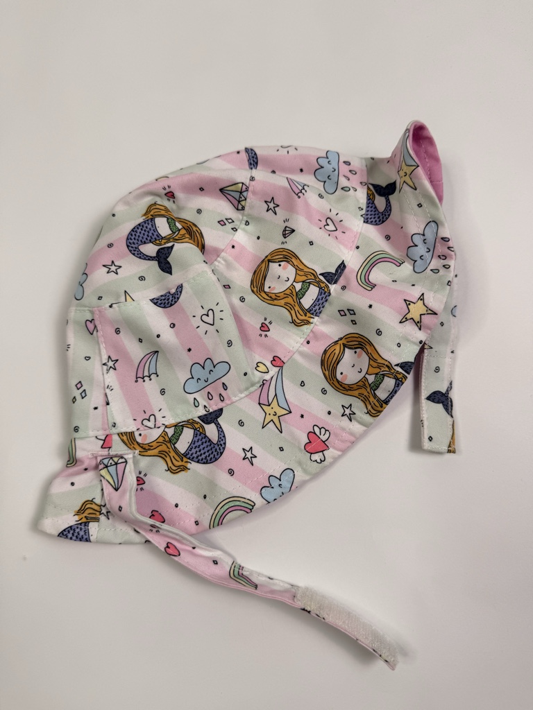 0/12m - Sombrero reversible con tiras ajustable