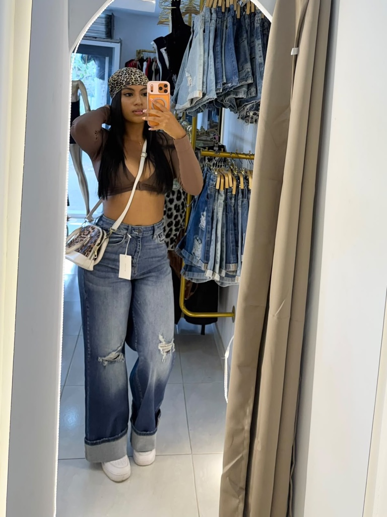 JEANS BOTA ANCHA HUECOS RODILLAS