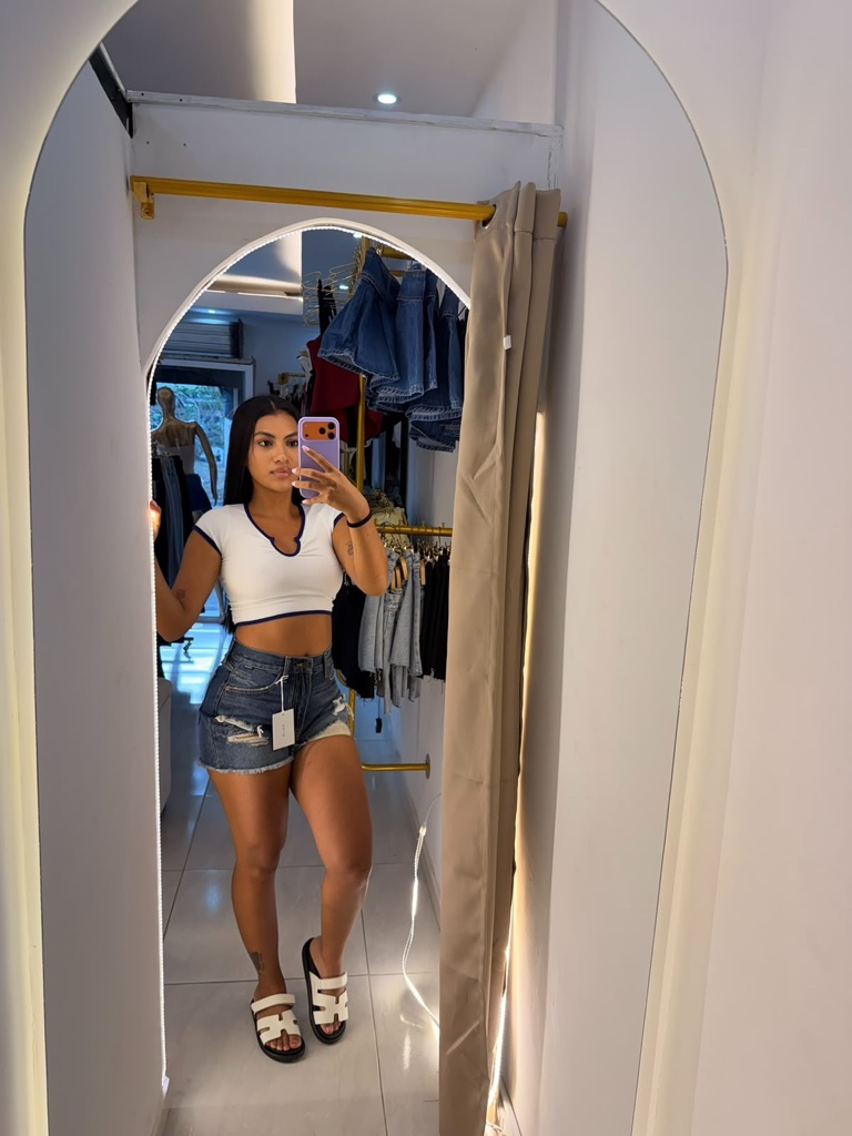 SHORT OSCURO