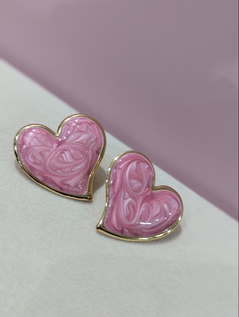 Aretes esmaltados corazón rosados