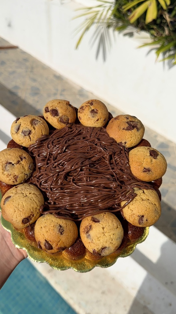 Torta de vainilla con galletas topping de