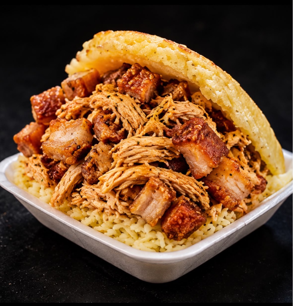 Arepa rellena pollo chicharrón