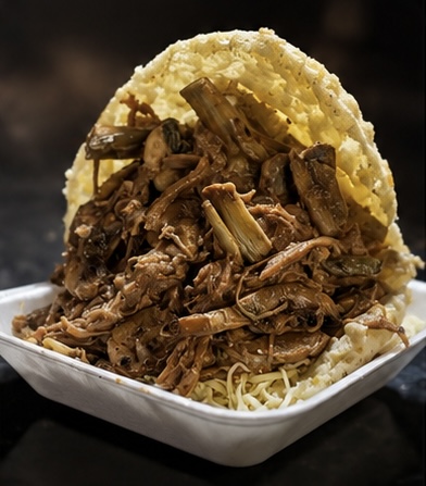 Arepa rellena carne champiñón