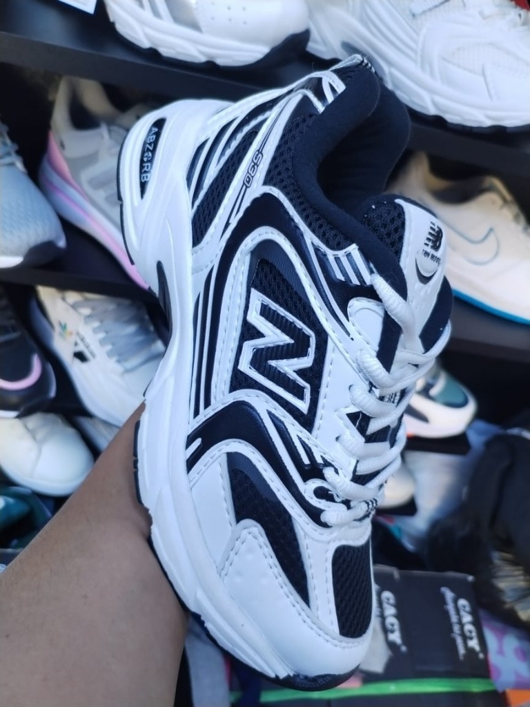 New Balance zapatillas blancas y negras