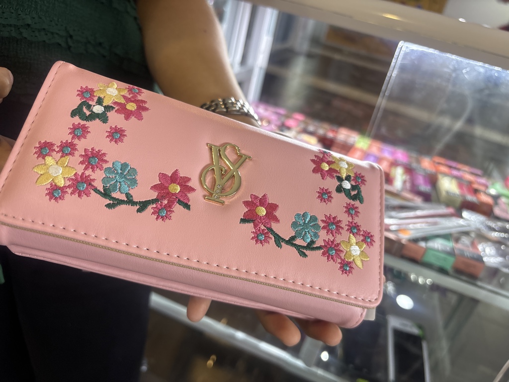 billetera rosa floral