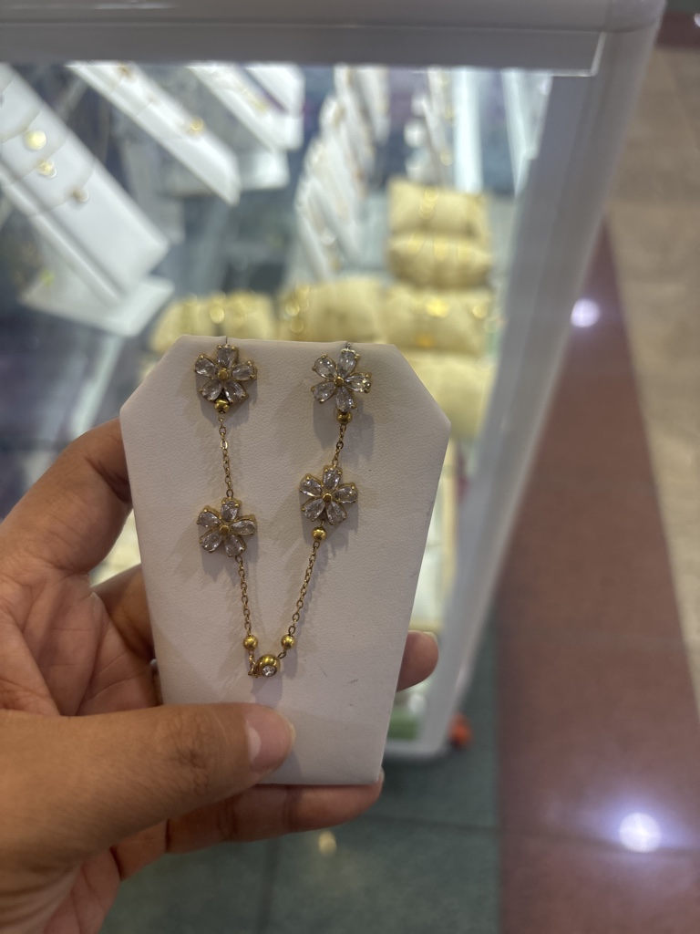 Cadena con aretes