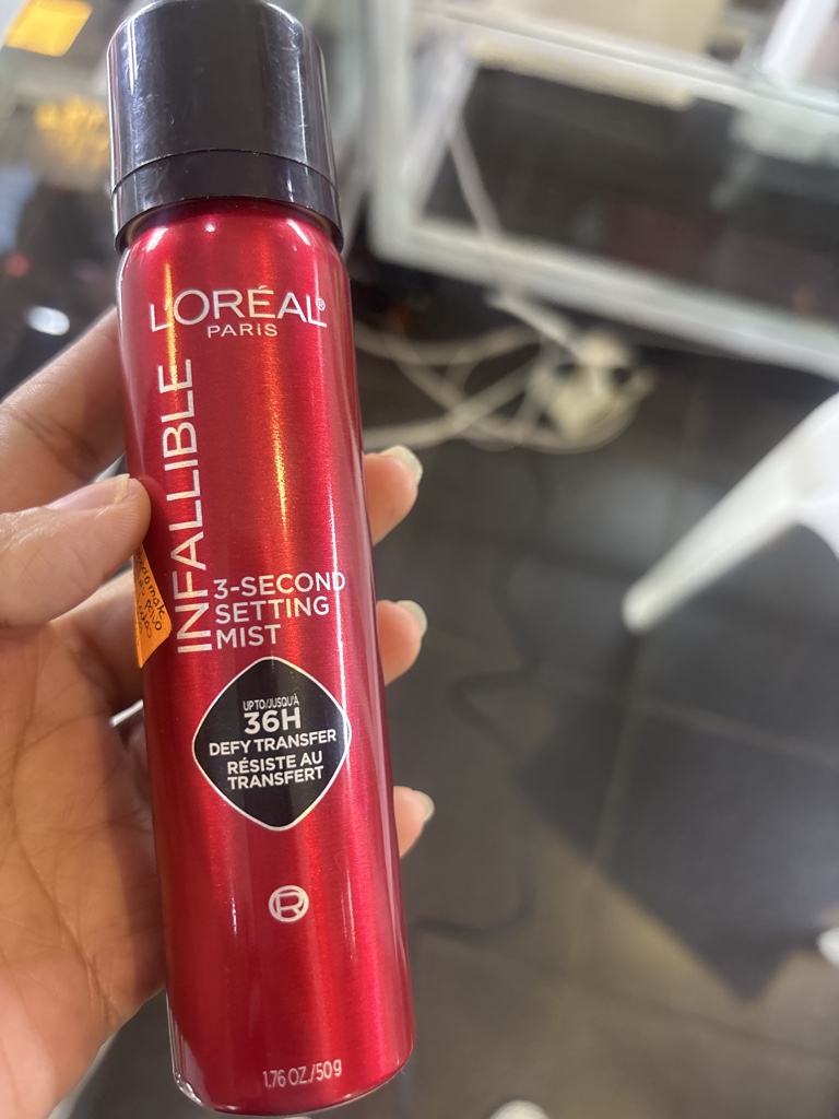 L'Oréal Paris Infallible spray rojo