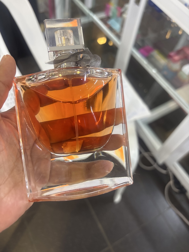Perfume la vida es bella mujer