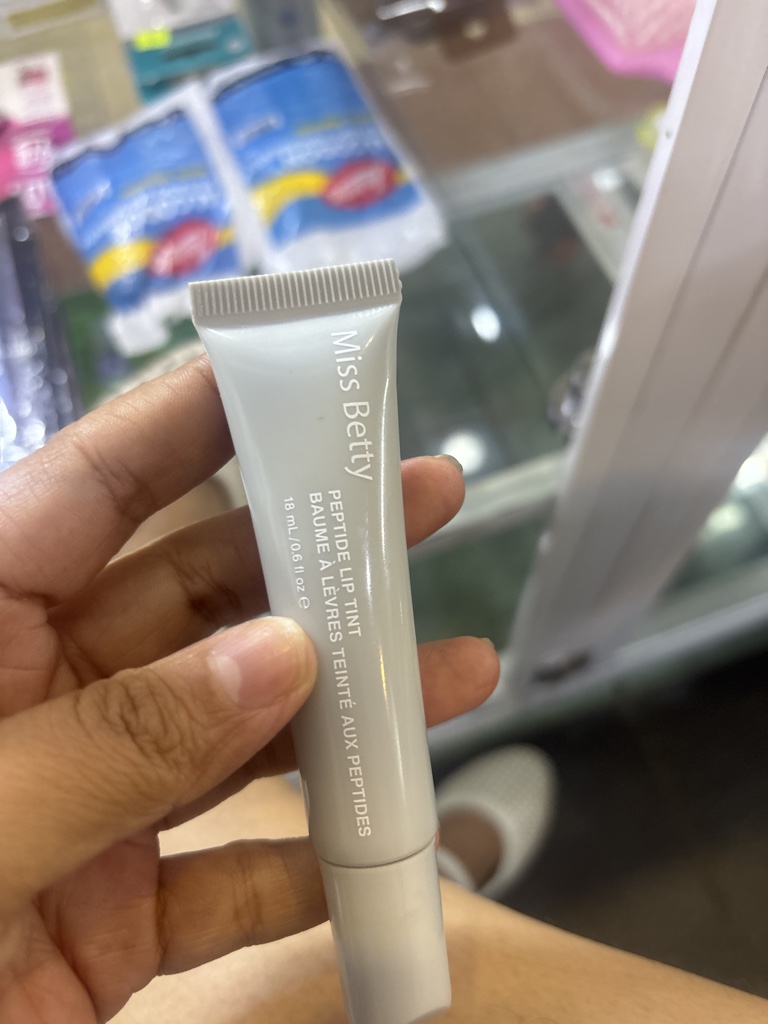 Miss Betty lip tint beige bálsamo