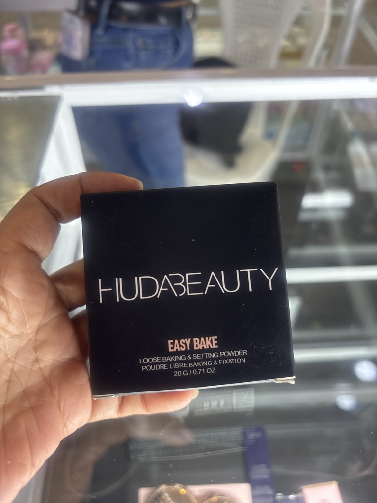 Huda Beauty Easy Bake polvo