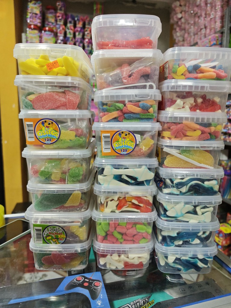 Gomitas surtidas en bandeja
