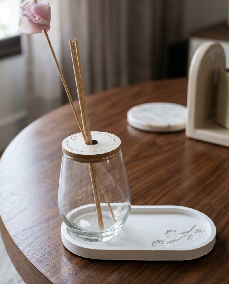 Difusor vidrio tapa madera con flor de tela