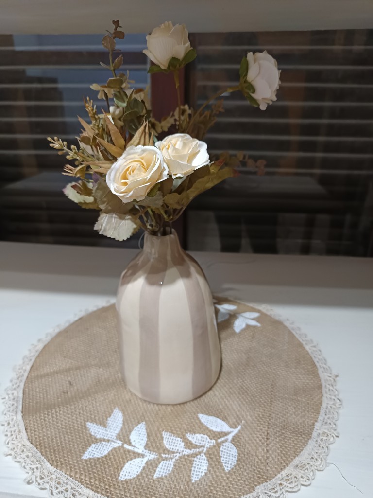 Florero ceramica beige a rayas