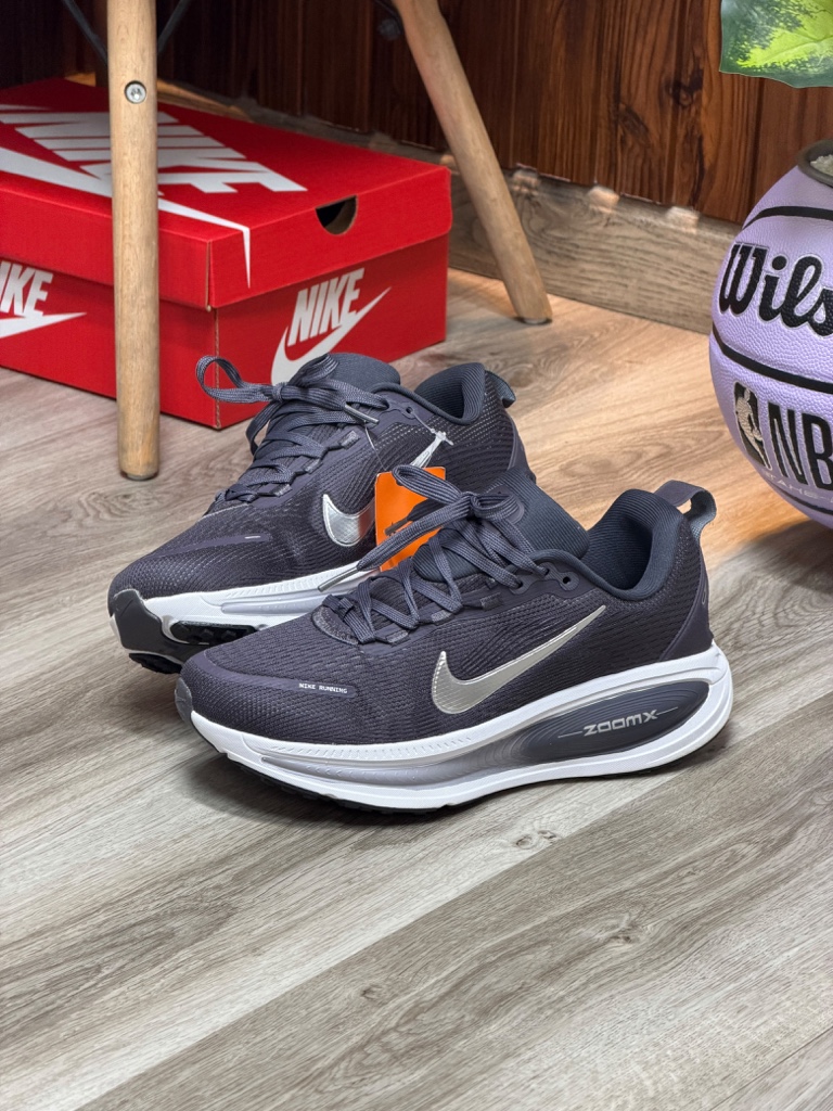 NIKE VOMERO 18