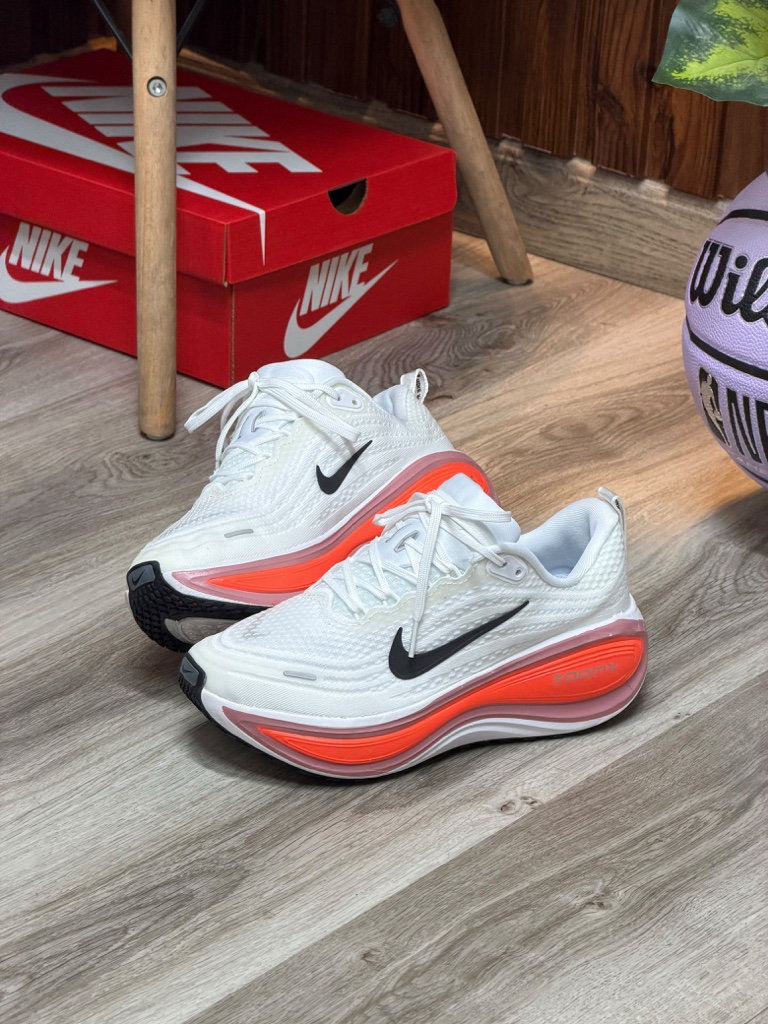 NIKE VOMERO más colores