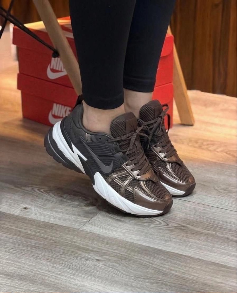 NIKE V2K Café oscuro