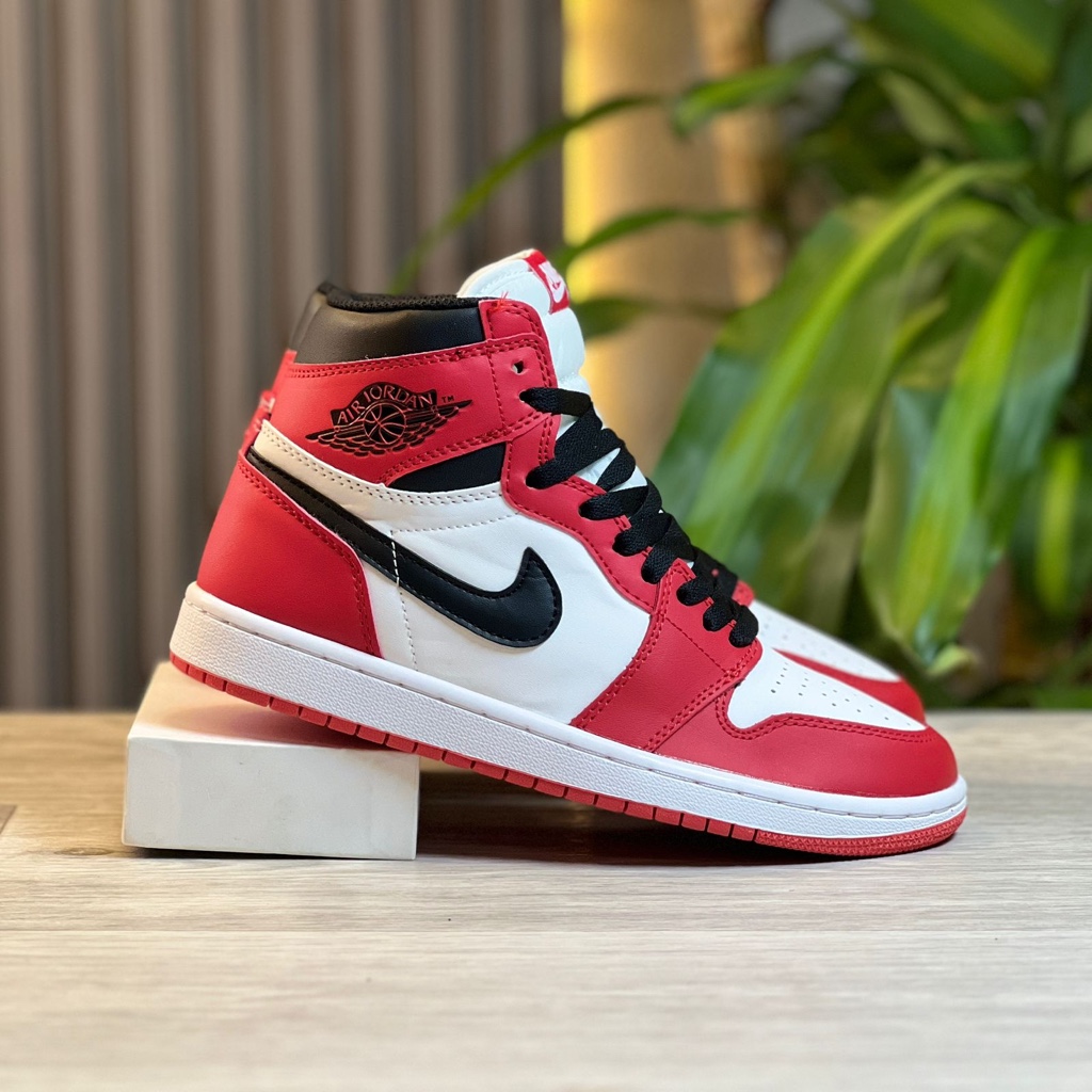 NIKE JORDAN RETRO 1