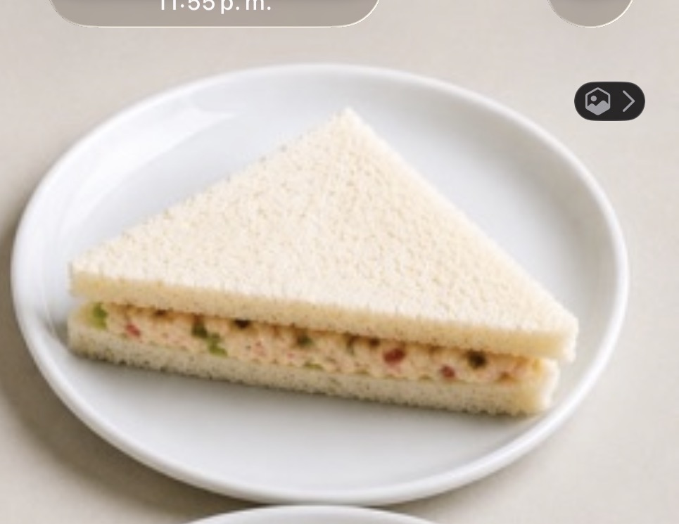 Sandwich de pollo con mortadela y queso pan miga