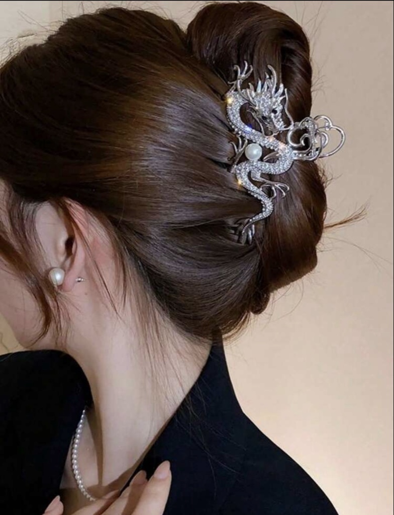Pin de cabello plateado