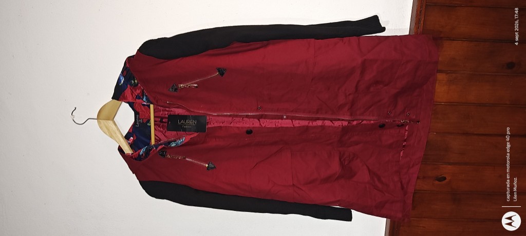 CAMPERA LARGA CON CAPUCHA