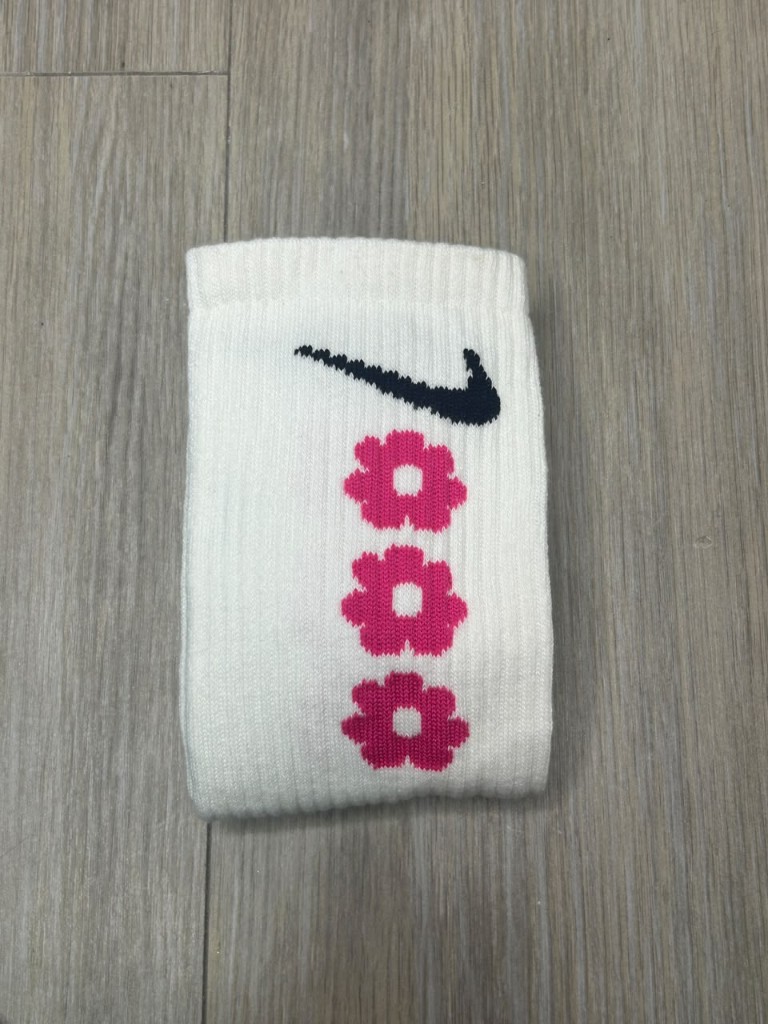 Nike calcetin blanco flores rosadas