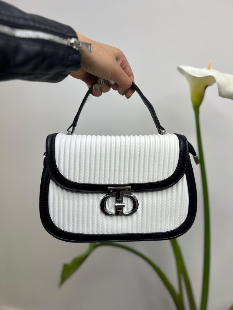 Cartera blanca ribete negra