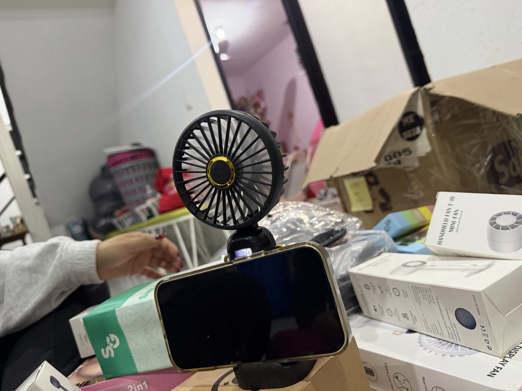 Ventilador con soporte para celular negro