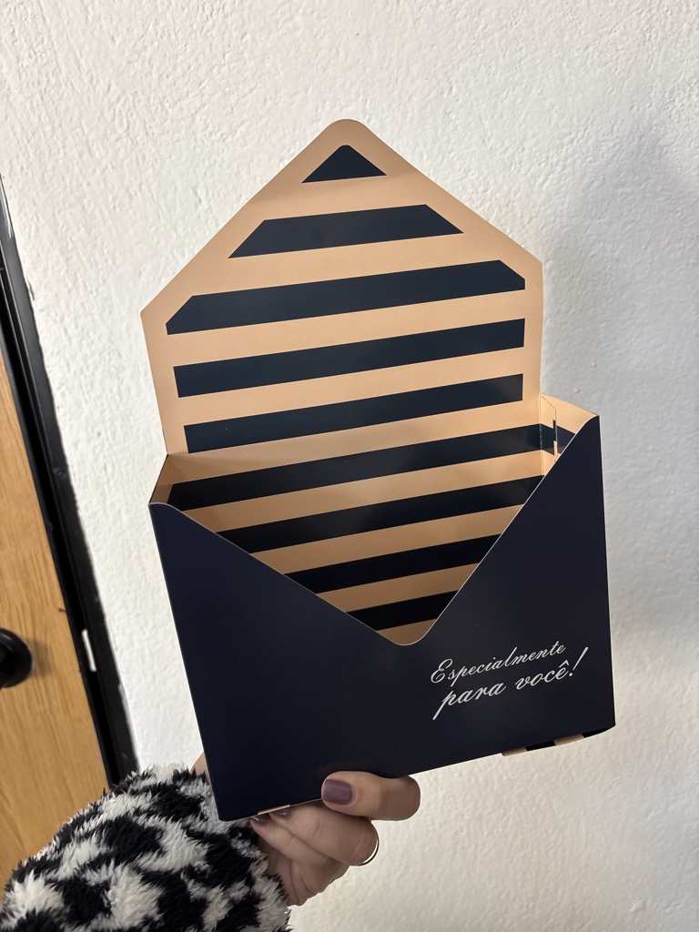 Envelope especial preto e dourado