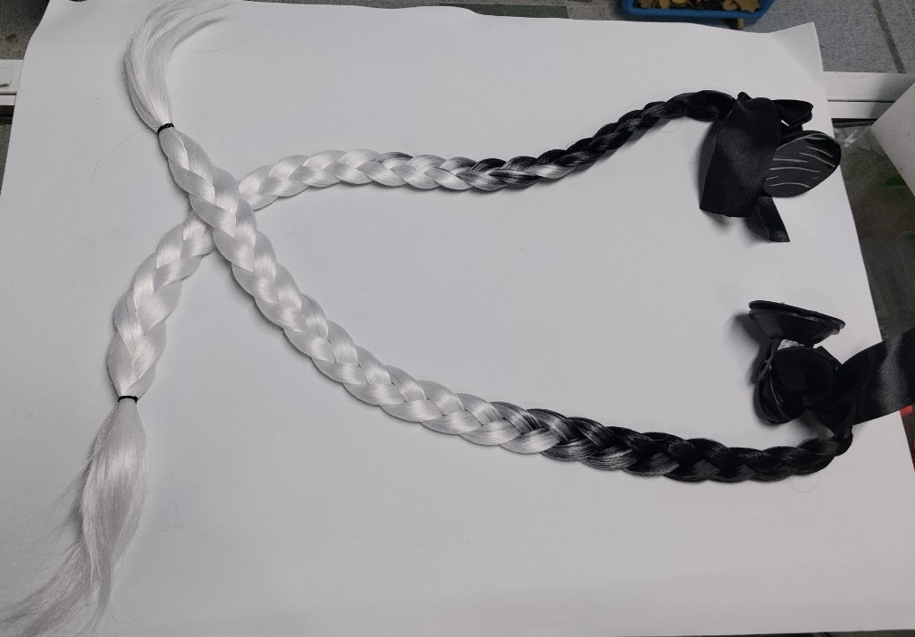 PAR  DE TRENZAS PARA CASCO