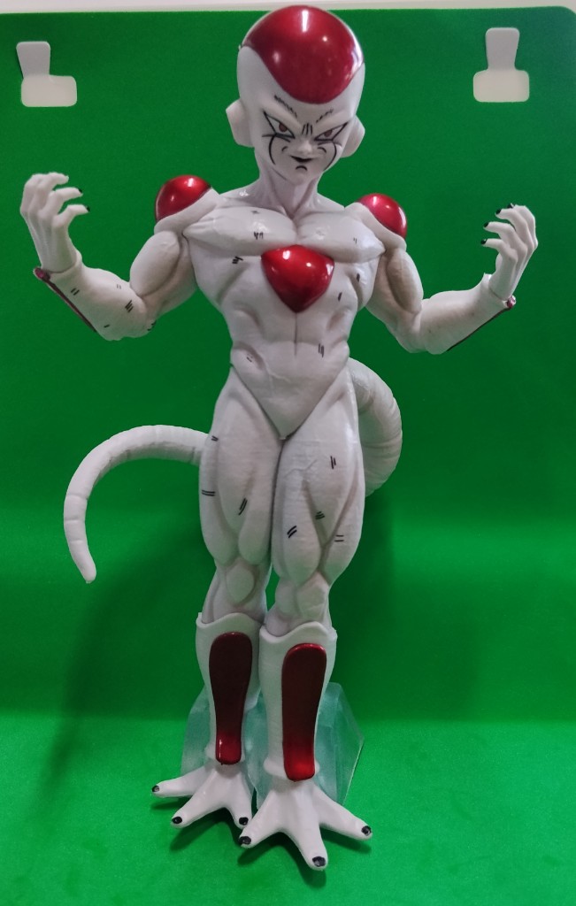 FIGURA DE FREEZER DE PIE - ROJO