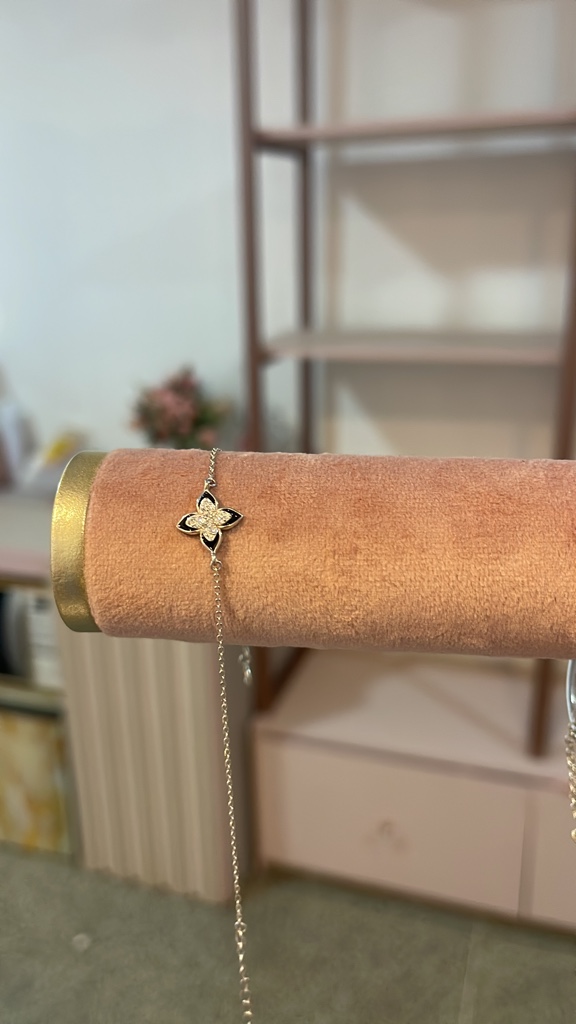 Pulseira com flor